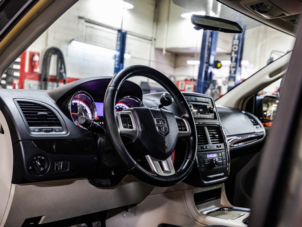 2017 Dodge Grand Caravan Crew in Montréal, Quebec - 19 - w1024h768px