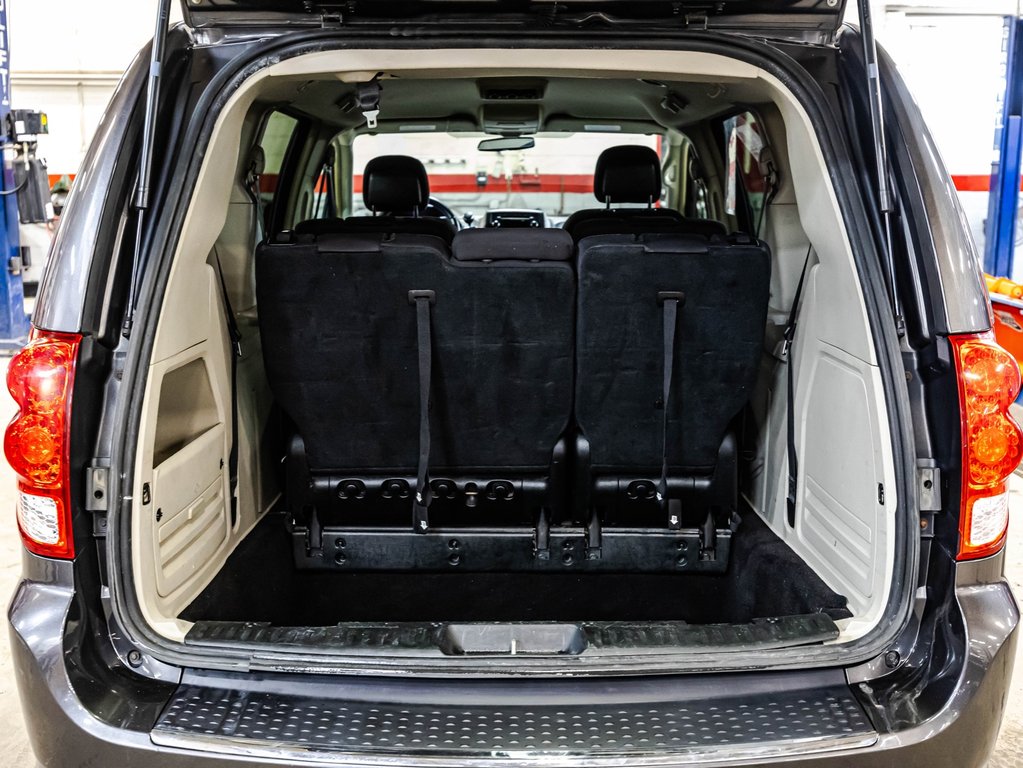 2017 Dodge Grand Caravan Crew in Montréal, Quebec - 14 - w1024h768px