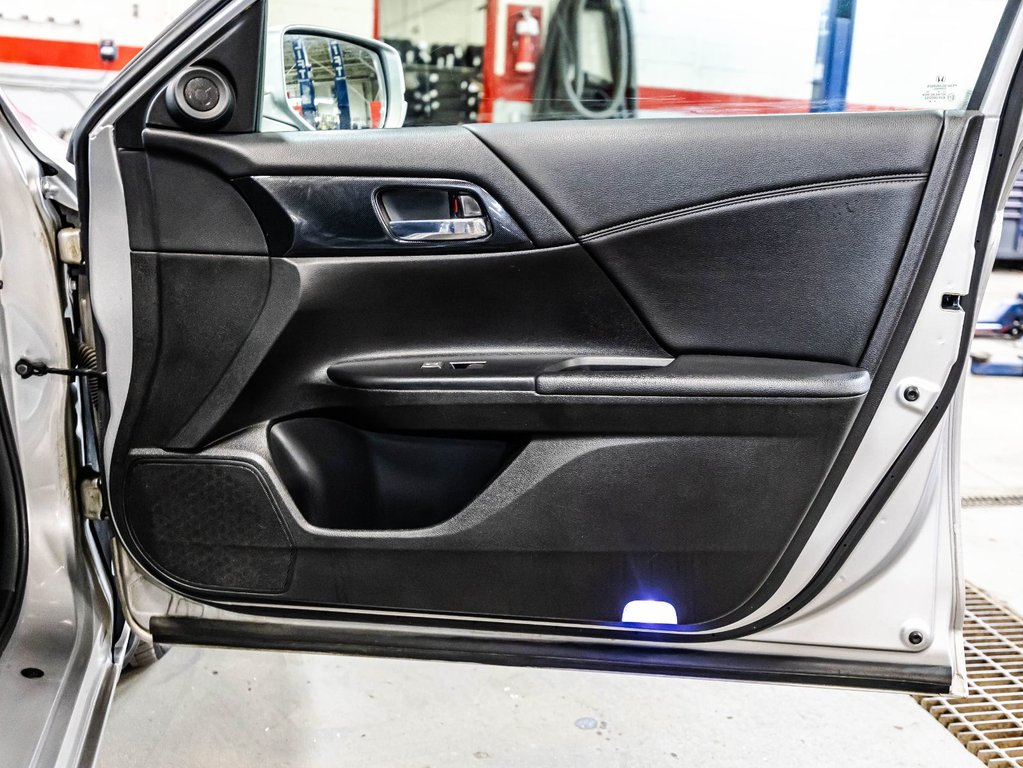 2015 Honda Accord Sport in Montréal, Quebec - 15 - w1024h768px