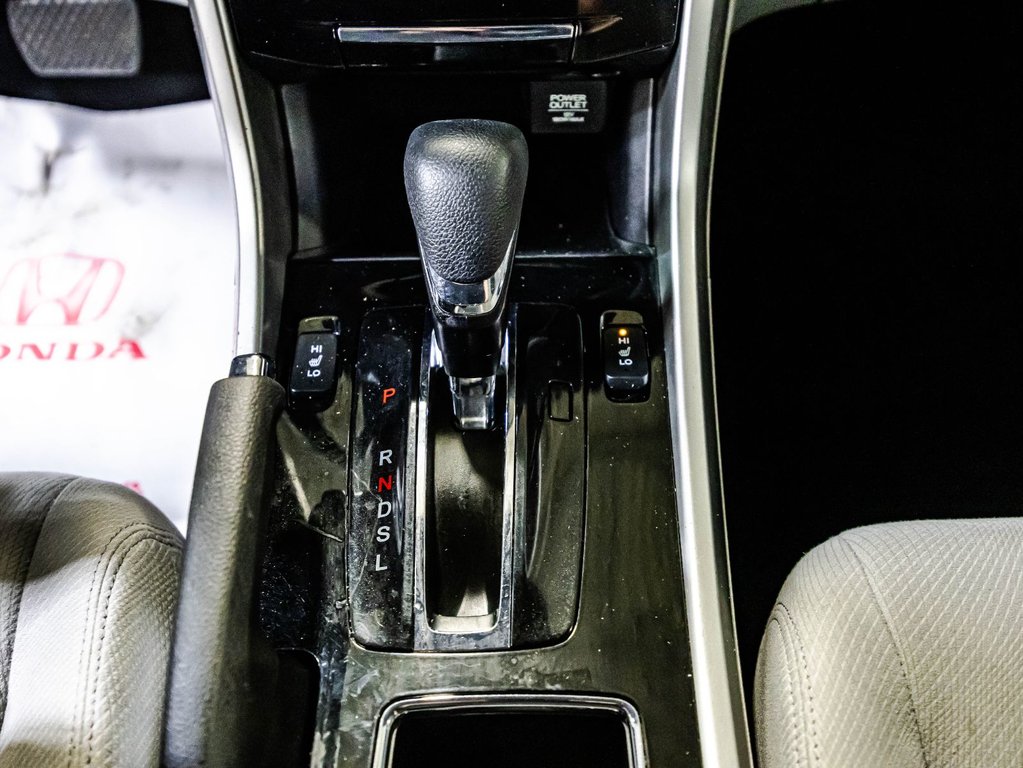 2017 Honda Accord LX in Montréal, Quebec - 24 - w1024h768px