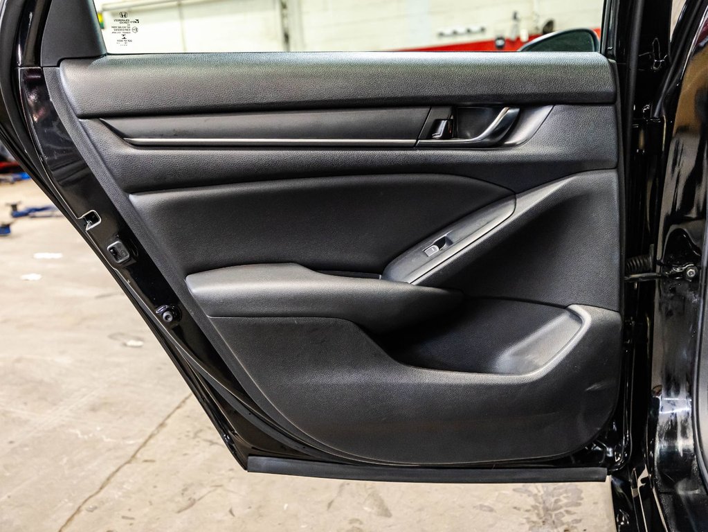 2020 Honda Accord LX in Montréal, Quebec - 12 - w1024h768px