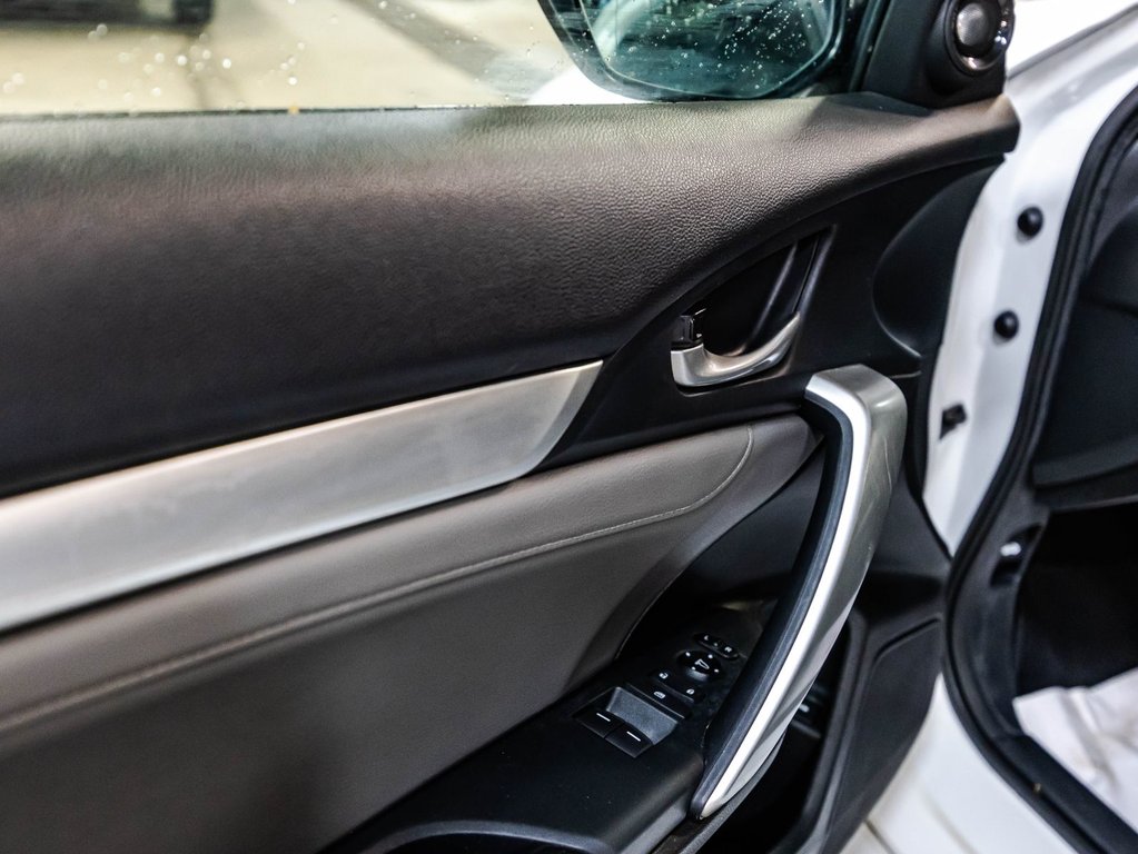 2016 Honda Civic Coupe Touring in Montréal, Quebec - 12 - w1024h768px