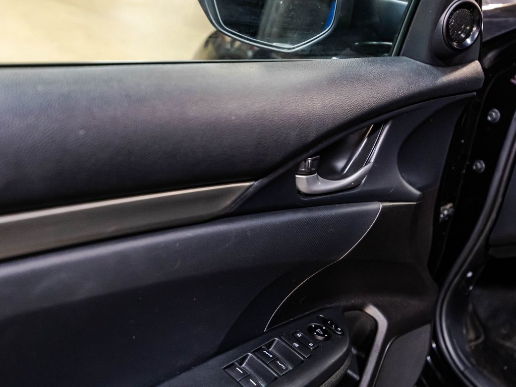 Honda Civic Hatchback LX 2020 à , Québec - 11 - w1024h768px