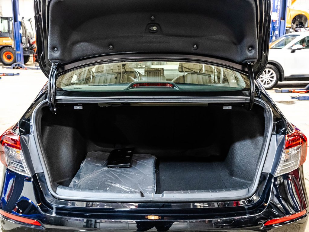 2025 Honda Civic Sedan Hybrid Sport in Montréal, Quebec - 15 - w1024h768px