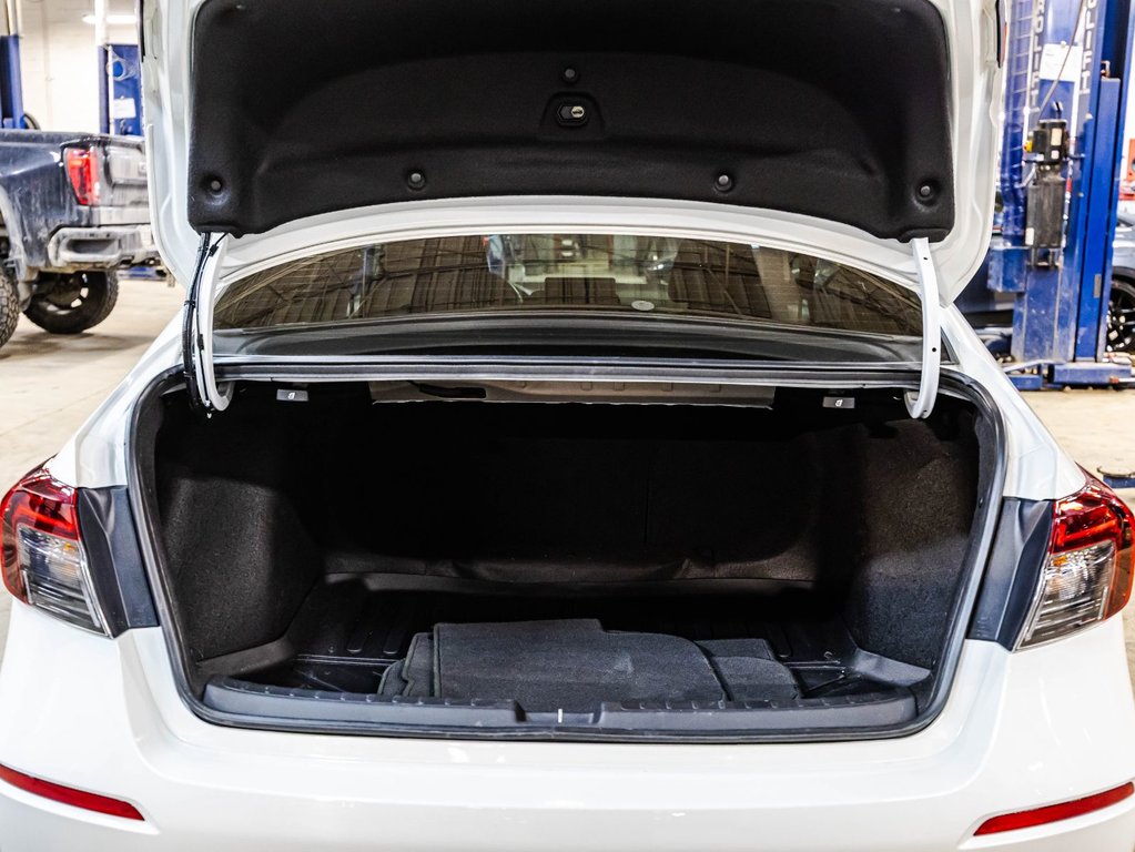 2025 Honda Civic Sedan Hybrid SPORT in Montréal, Quebec - 15 - w1024h768px