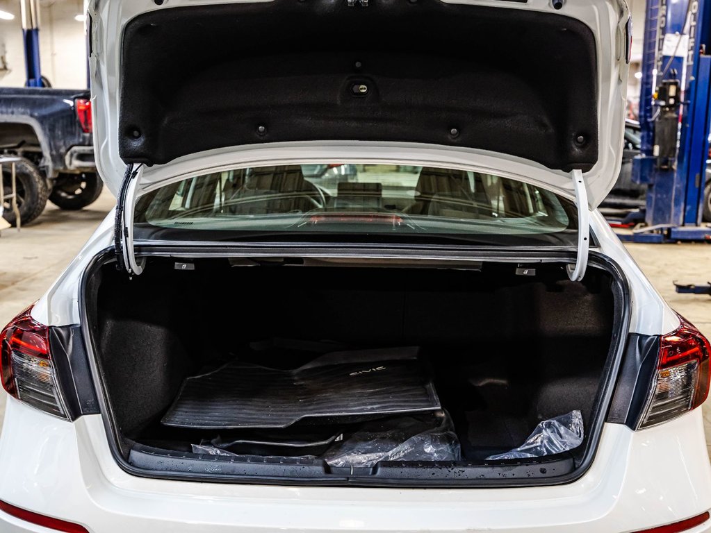 2025 Honda Civic Sedan Hybrid Sport in Montréal, Quebec - 15 - w1024h768px