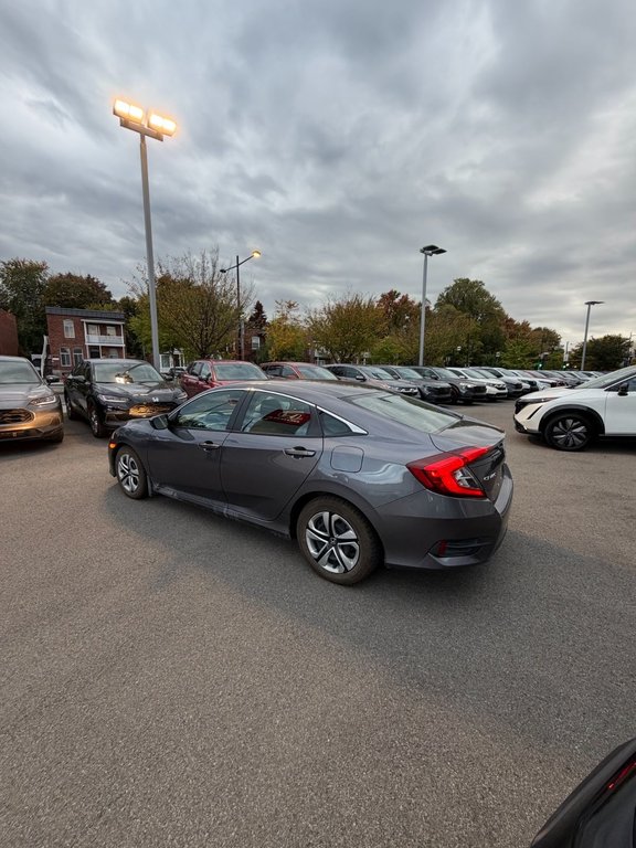 2018 Honda Civic Sedan LX in Montréal, Quebec - 4 - w1024h768px