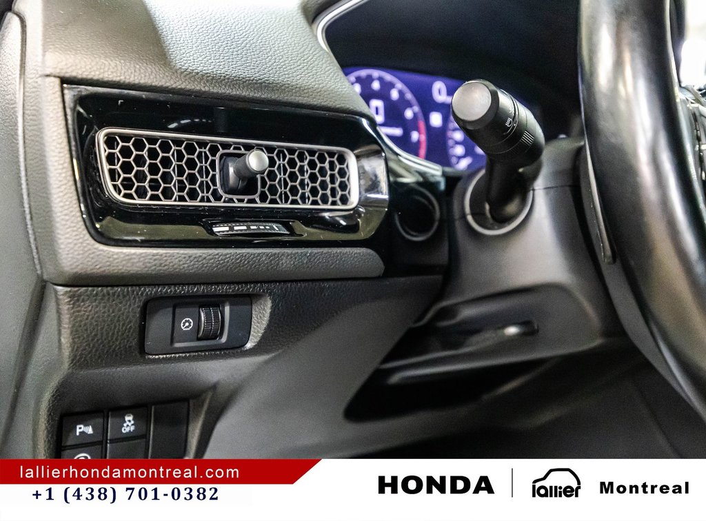 2022 Honda Civic Sedan Touring in Montréal, Quebec - 22 - w1024h768px