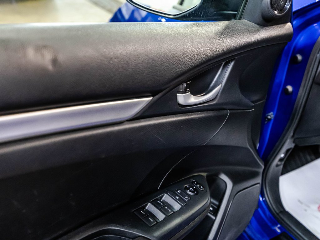 Honda Civic LX 2017 à , Québec - 11 - w1024h768px