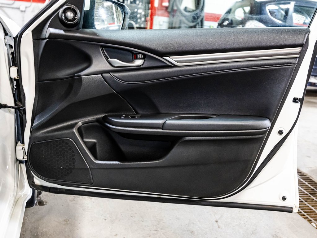 2019 Honda Civic Touring in Montréal, Quebec - 17 - w1024h768px