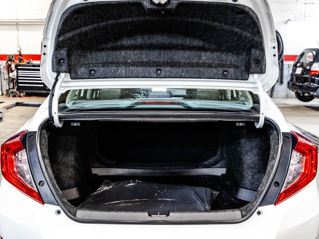 2019 Honda Civic Touring in Montréal, Quebec - 16 - w1024h768px
