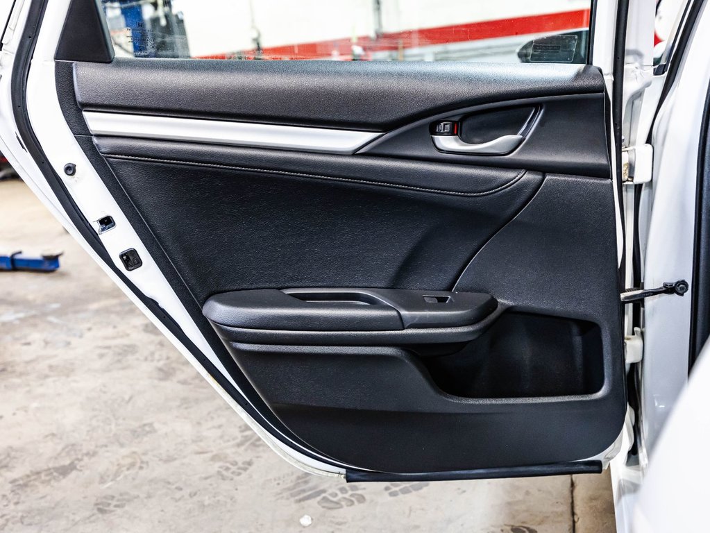 2019 Honda Civic Touring in Montréal, Quebec - 13 - w1024h768px