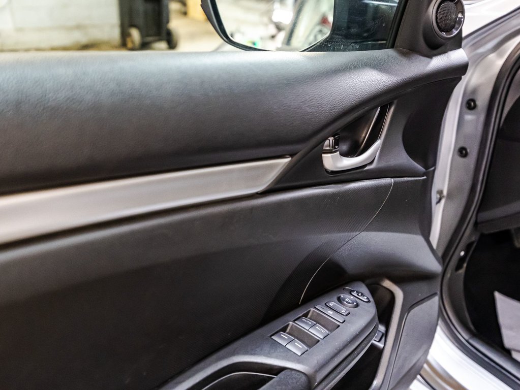 2021 Honda Civic LX in Montréal, Quebec - 11 - w1024h768px