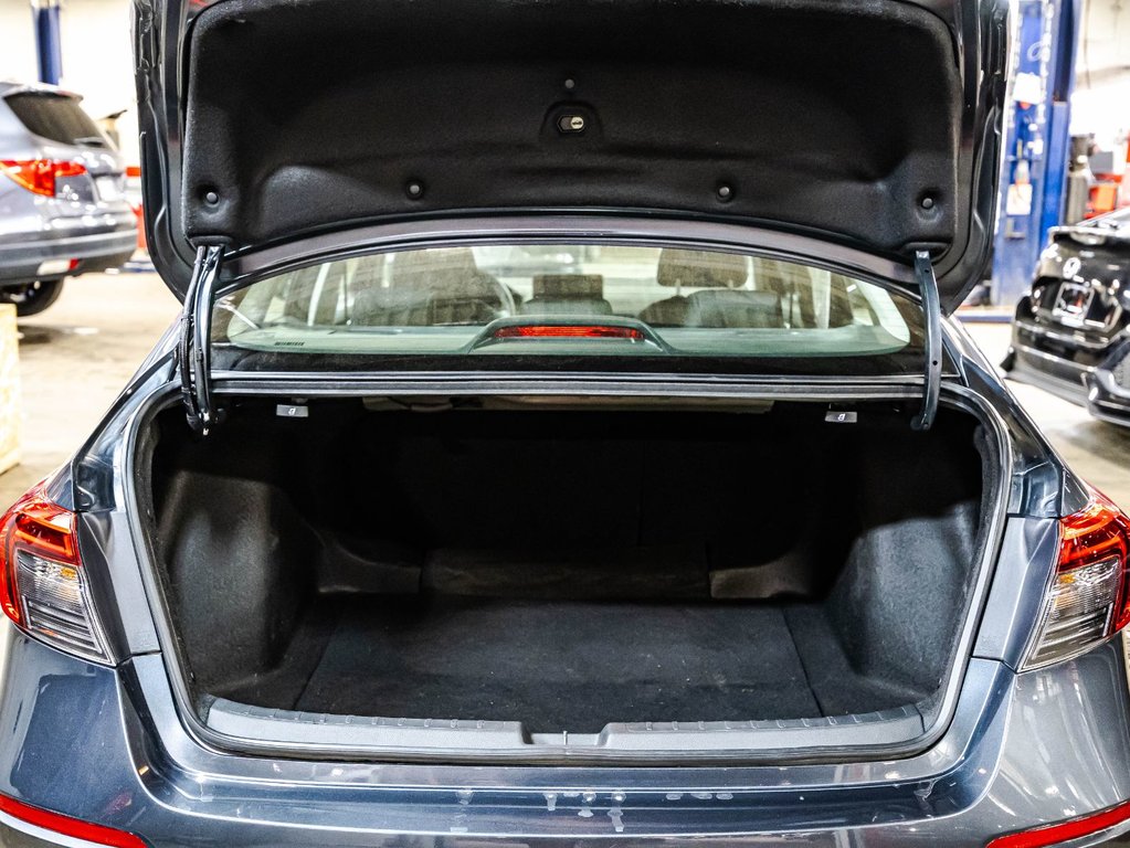 Honda Civic LX 2023 à Montréal, Québec - 15 - w1024h768px
