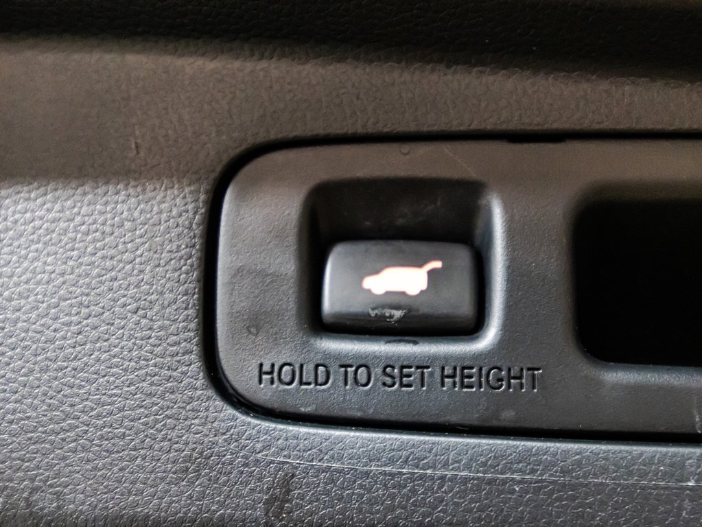 Honda CR-V HYBRID Touring 2023 à Montréal, Québec - 16 - w1024h768px