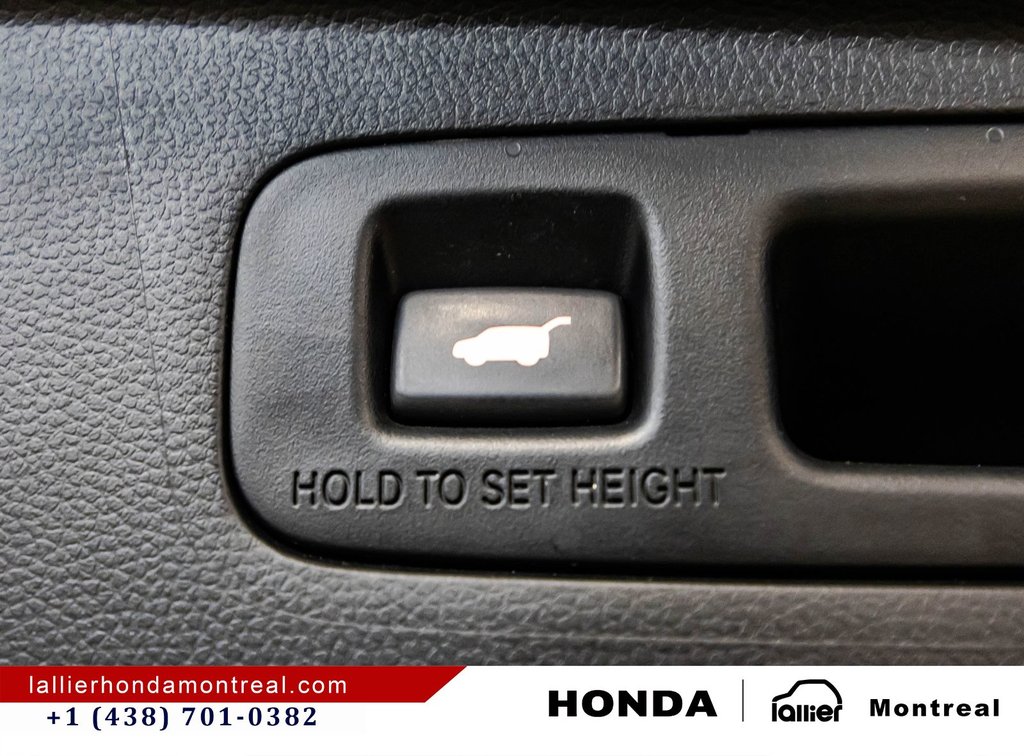 2023 Honda CR-V Hybrid Touring in Montréal, Quebec - 17 - w1024h768px