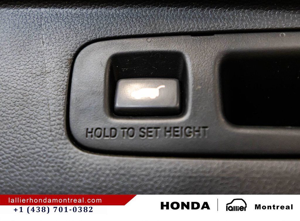 2023 Honda CR-V Hybrid Touring in Montréal, Quebec - 17 - w1024h768px