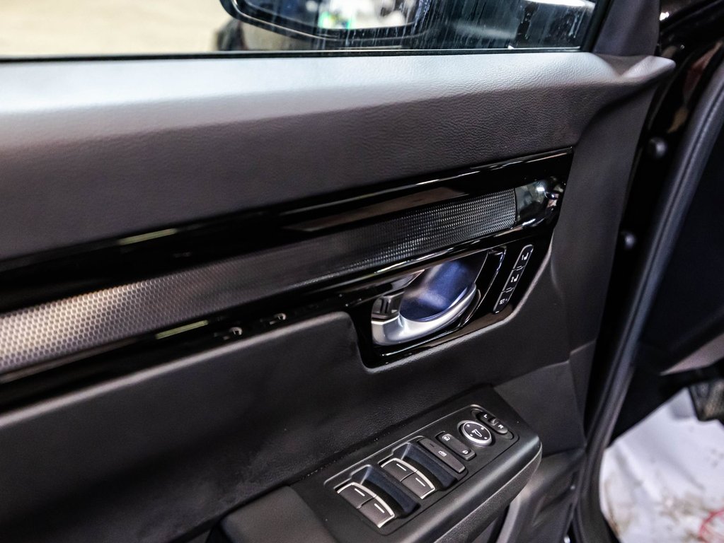 Honda CR-V Hybrid Touring 2024 à Montréal, Québec - 11 - w1024h768px