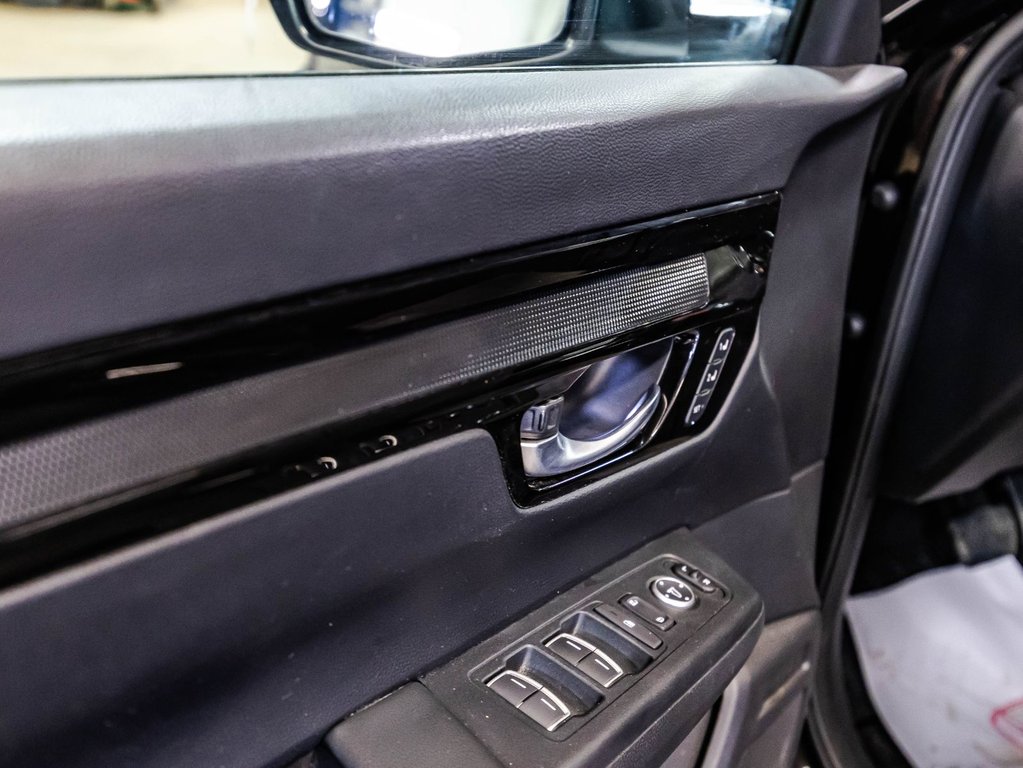 2024 Honda CR-V Hybrid Touring in Montréal, Quebec - 11 - w1024h768px