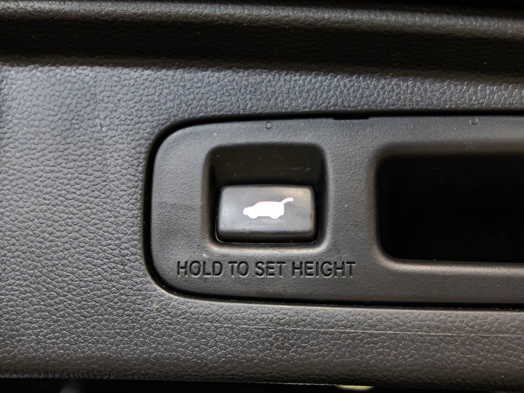 2025 Honda CR-V HYBRID TOURING in Montréal, Quebec - 16 - w1024h768px