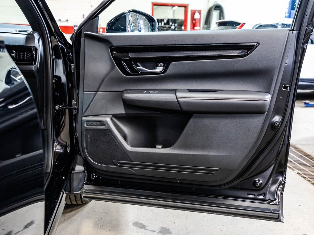 2025 Honda CR-V HYBRID TOURING in Montréal, Quebec - 18 - w1024h768px