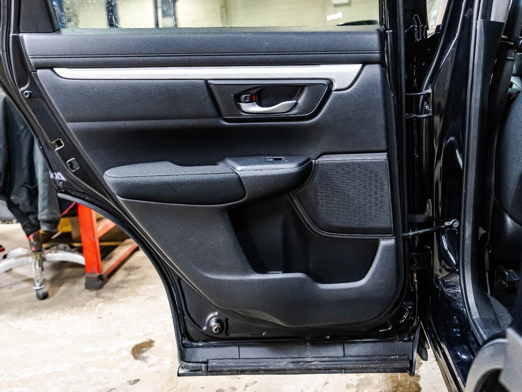 2017 Honda CR-V LX in Montréal, Quebec - 12 - w1024h768px