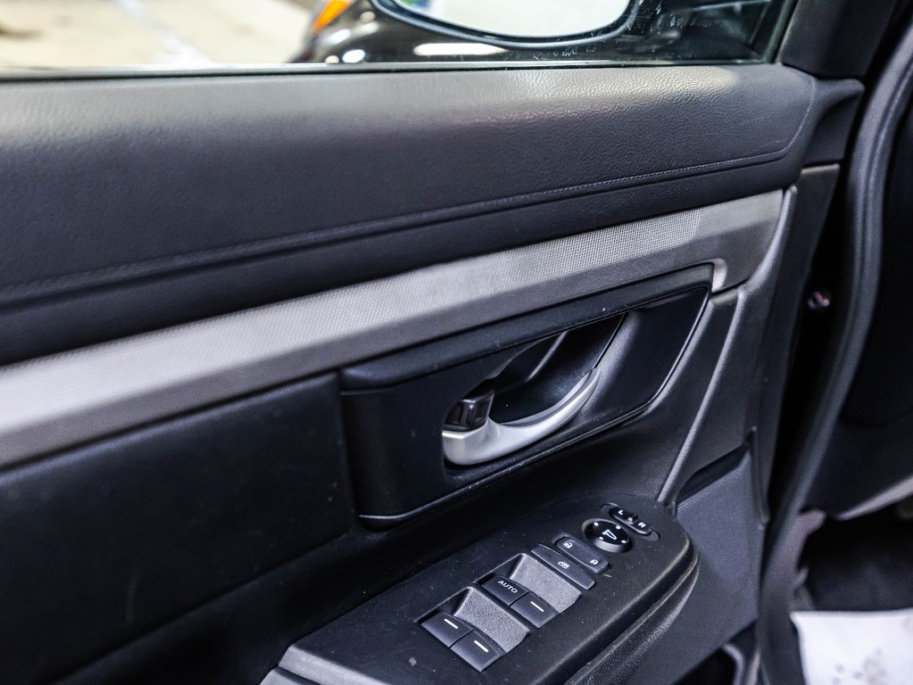 2017 Honda CR-V LX in Montréal, Quebec - 11 - w1024h768px
