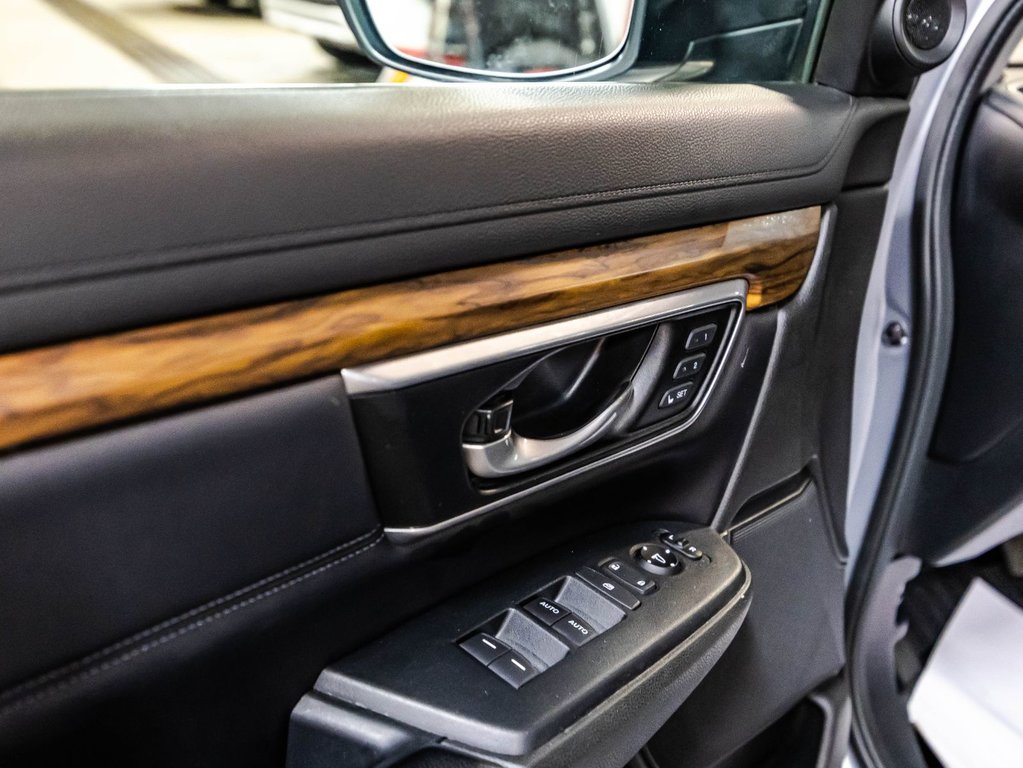 2018 Honda CR-V Touring in Montréal, Quebec - 11 - w1024h768px