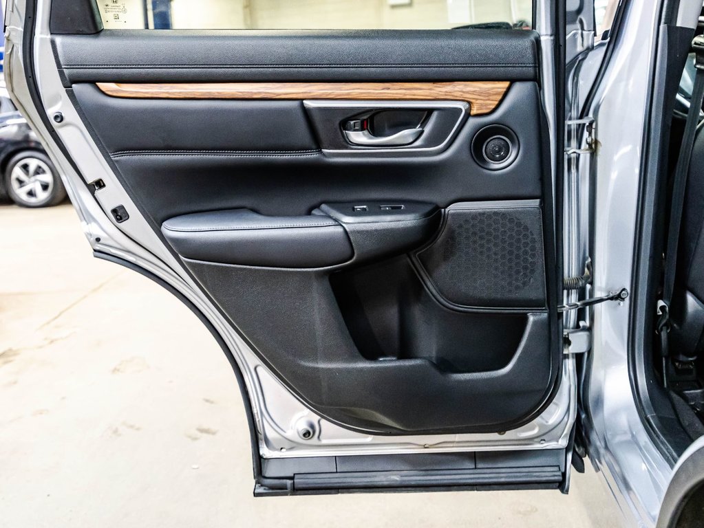 2018 Honda CR-V Touring in Montréal, Quebec - 13 - w1024h768px
