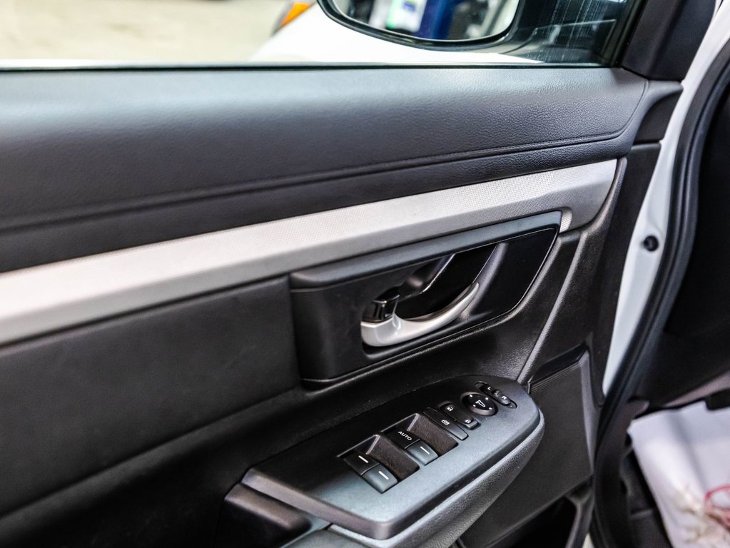 2018 Honda CR-V LX in Montréal, Quebec - 11 - w1024h768px