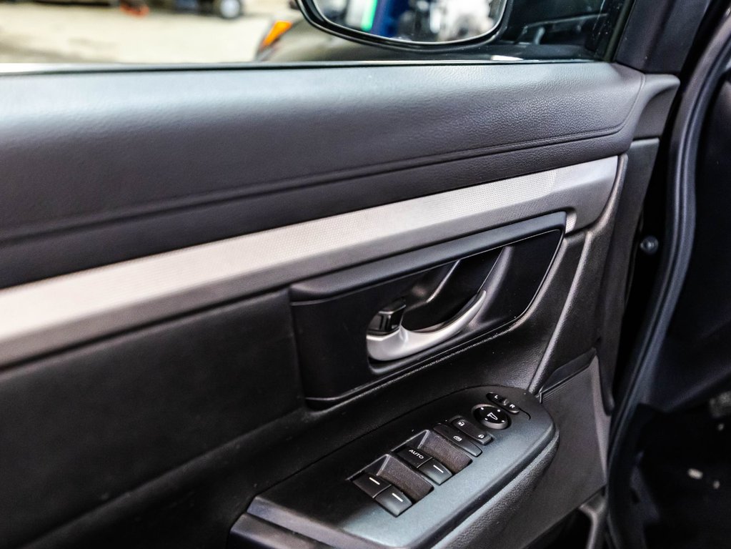 2018 Honda CR-V LX in Montréal, Quebec - 11 - w1024h768px