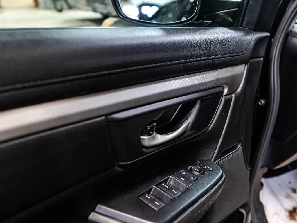 2018 Honda CR-V LX in Montréal, Quebec - 11 - w1024h768px