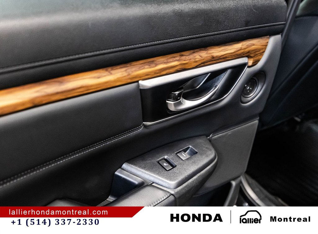 2018 Honda CR-V Touring in Montréal, Quebec - 12 - w1024h768px