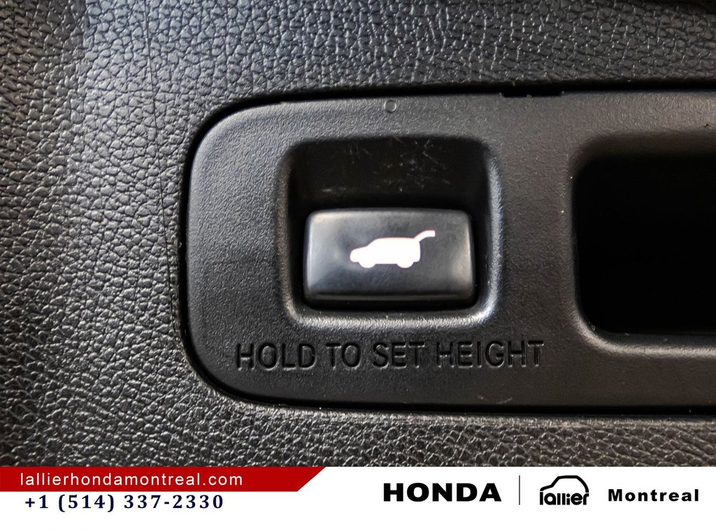 2018 Honda CR-V Touring in Montréal, Quebec - 16 - w1024h768px