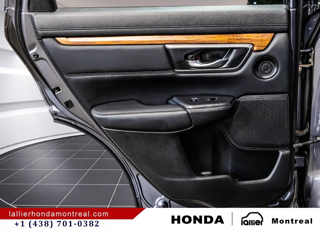 Honda CR-V Touring 2019 à Montréal, Québec - 12 - w1024h768px