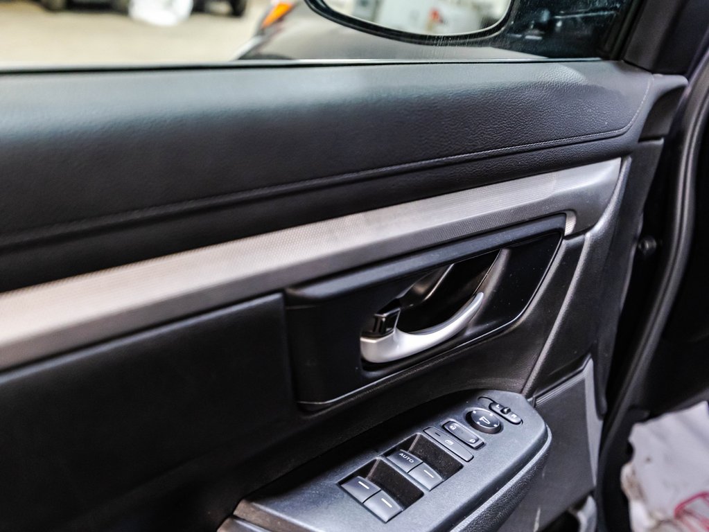 2020 Honda CR-V LX in Montréal, Quebec - 11 - w1024h768px