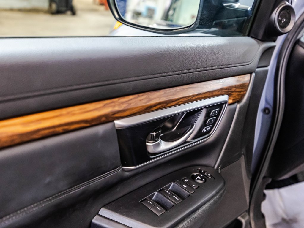2021 Honda CR-V TOURING in Montréal, Quebec - 11 - w1024h768px