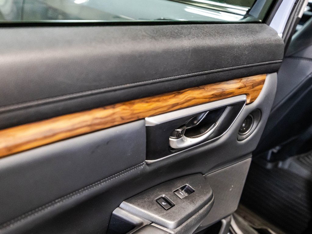 2021 Honda CR-V TOURING in Montréal, Quebec - 12 - w1024h768px