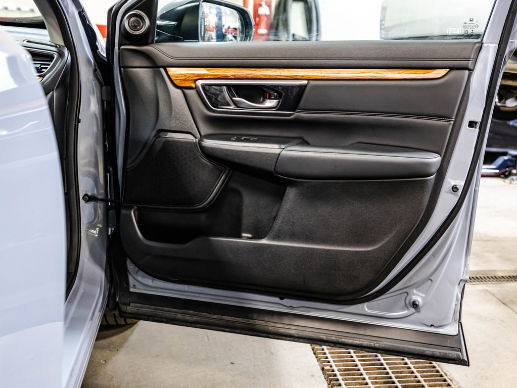 2021 Honda CR-V TOURING in Montréal, Quebec - 18 - w1024h768px