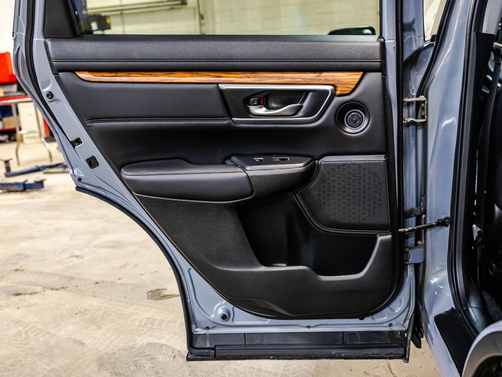 2021 Honda CR-V TOURING in Montréal, Quebec - 13 - w1024h768px