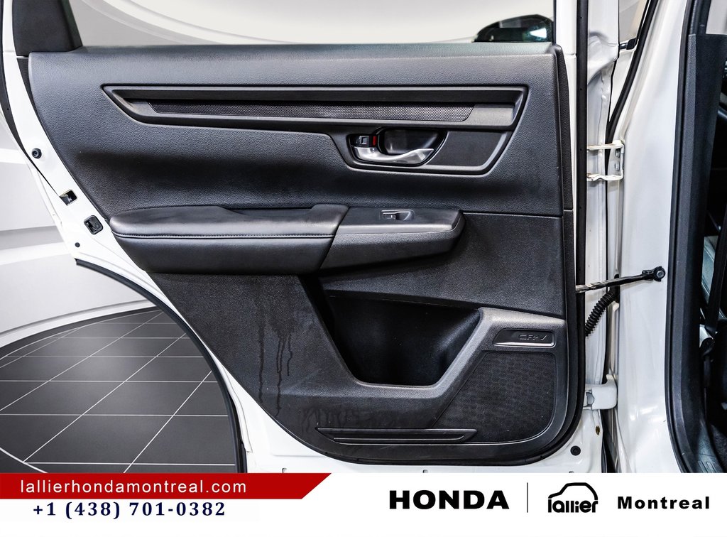 Honda CR-V LX 2023 à Montréal, Québec - 12 - w1024h768px