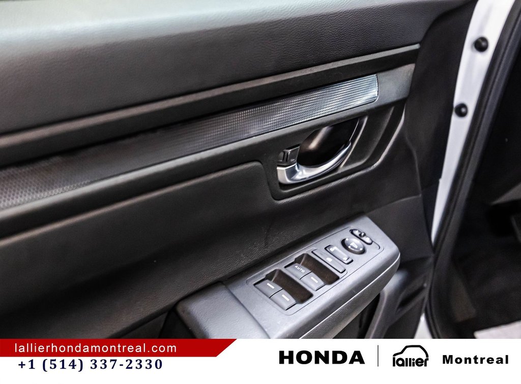 Honda CR-V LX 2023 à Montréal, Québec - 11 - w1024h768px