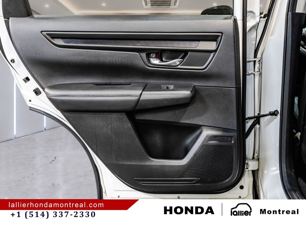 Honda CR-V LX 2023 à Montréal, Québec - 12 - w1024h768px