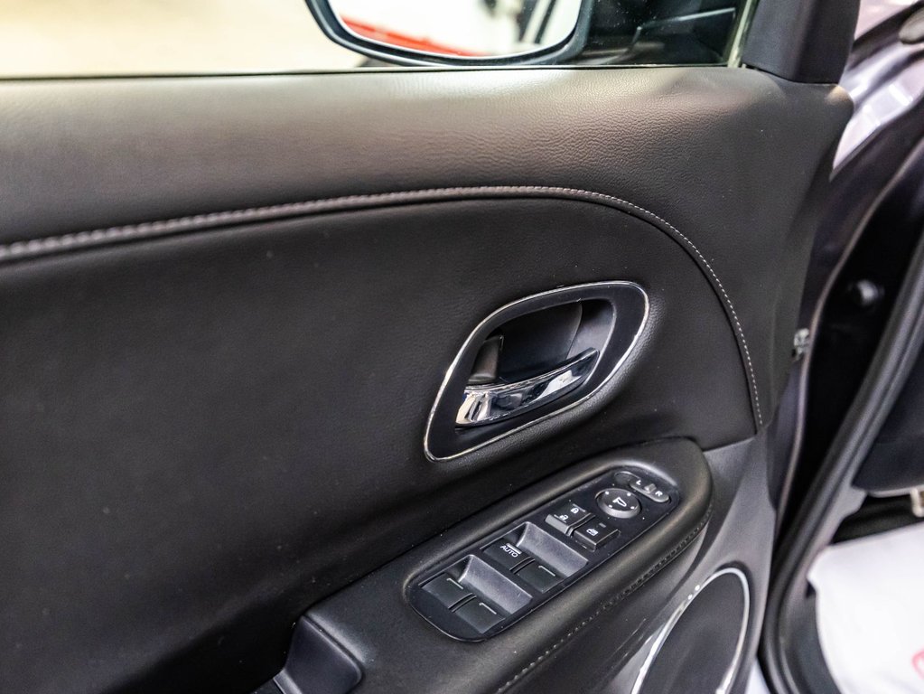 2022 Honda HR-V Touring in , Quebec - 12 - w1024h768px