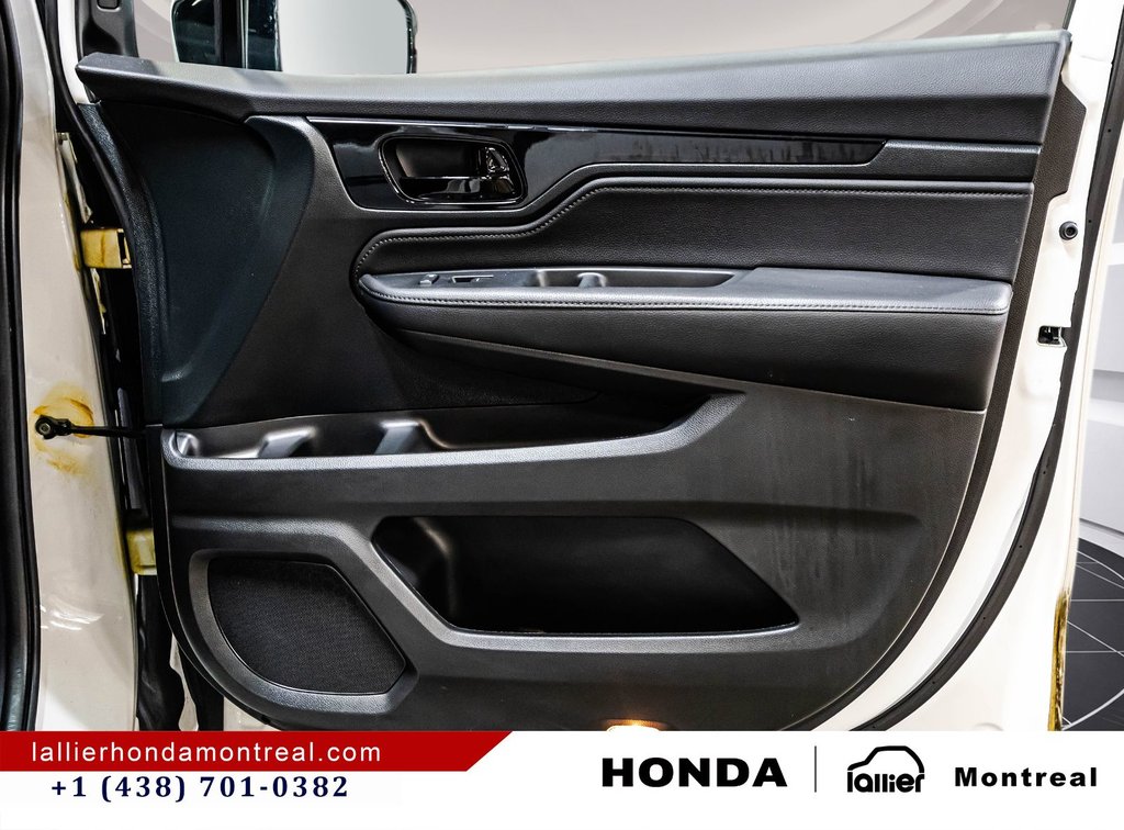 2024 Honda Odyssey Touring in Montréal, Quebec - 18 - w1024h768px