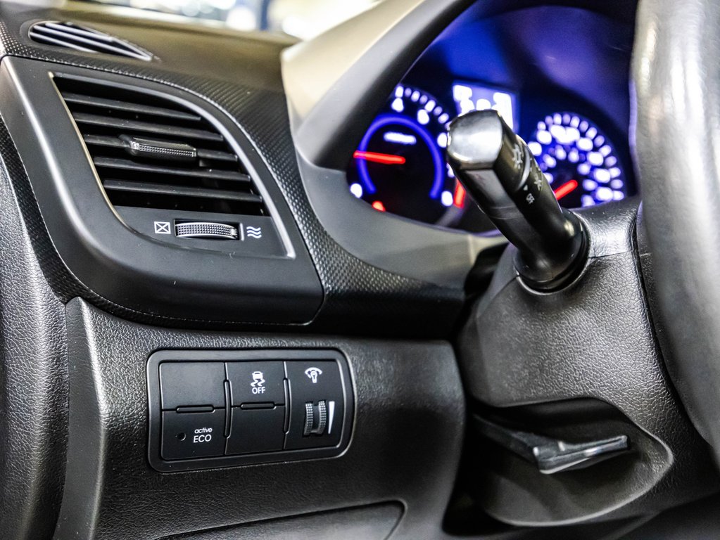 Hyundai Accent GL 2016 à , Québec - 20 - w1024h768px