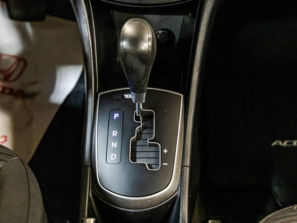 2017 Hyundai Accent SE in Montréal, Quebec - 25 - w1024h768px