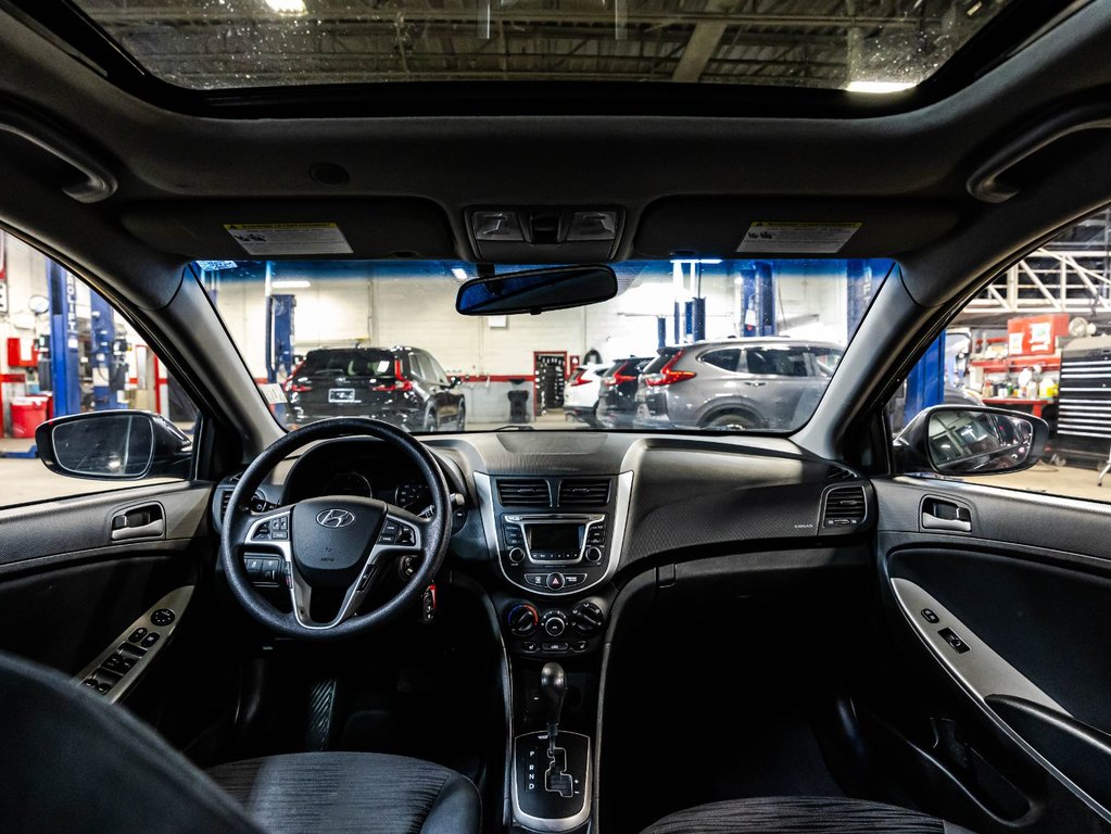 2017 Hyundai Accent SE in Montréal, Quebec - 14 - w1024h768px