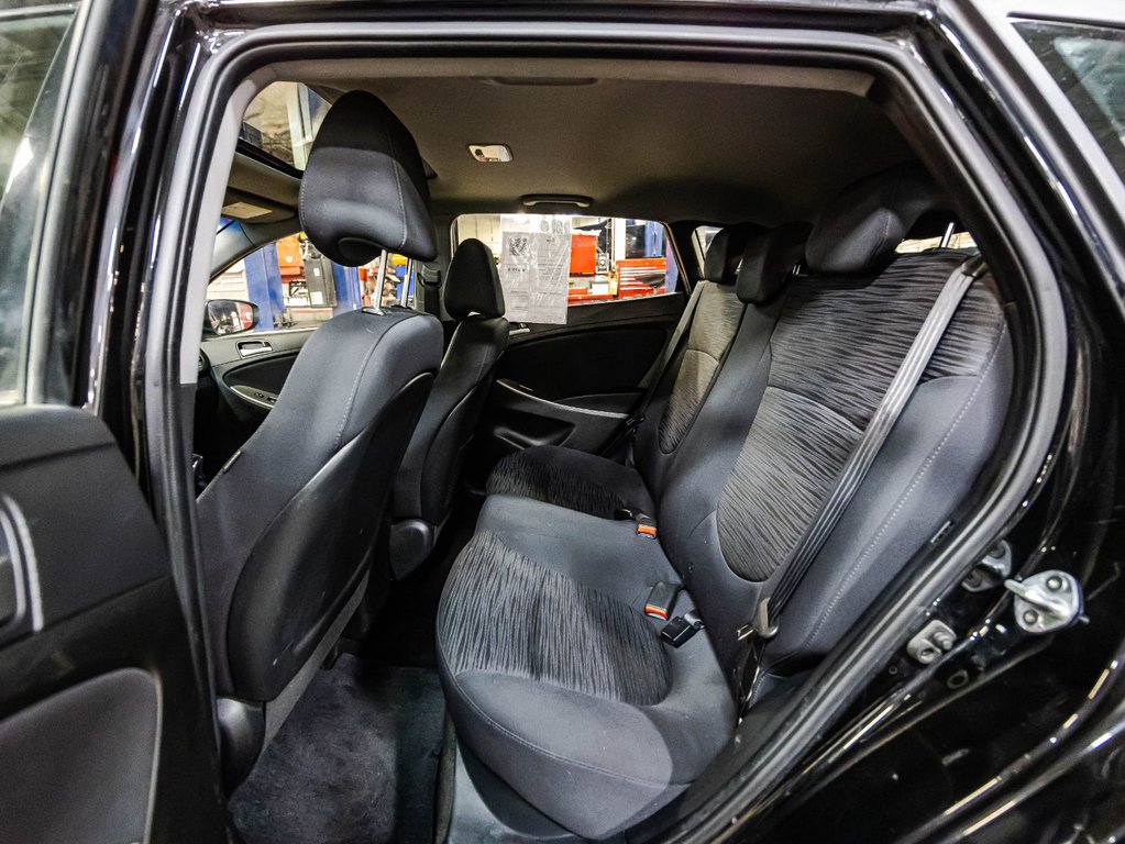 2017 Hyundai Accent SE in Montréal, Quebec - 13 - w1024h768px