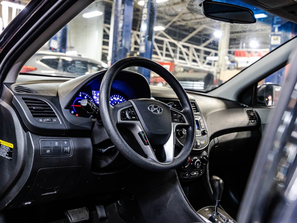 2017 Hyundai Accent SE in Montréal, Quebec - 20 - w1024h768px